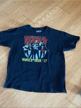 Kiss Graphic Tee